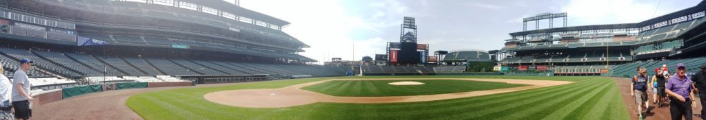 Coors Field - gazon