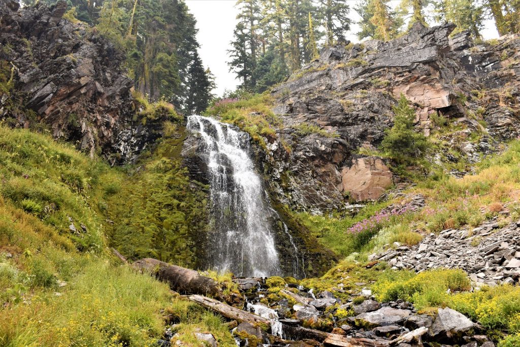 Plaikni falls trail Crater Lake