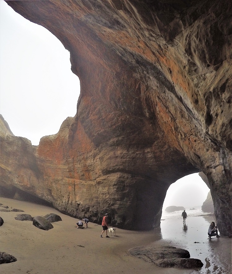 Devil's Punchbowl Oregon